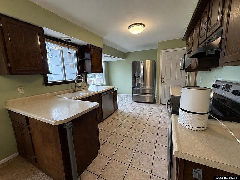 370 Driftwood St photo 5