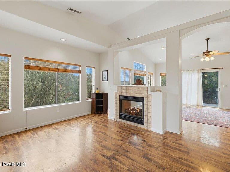 518 Karen Dr photo 4