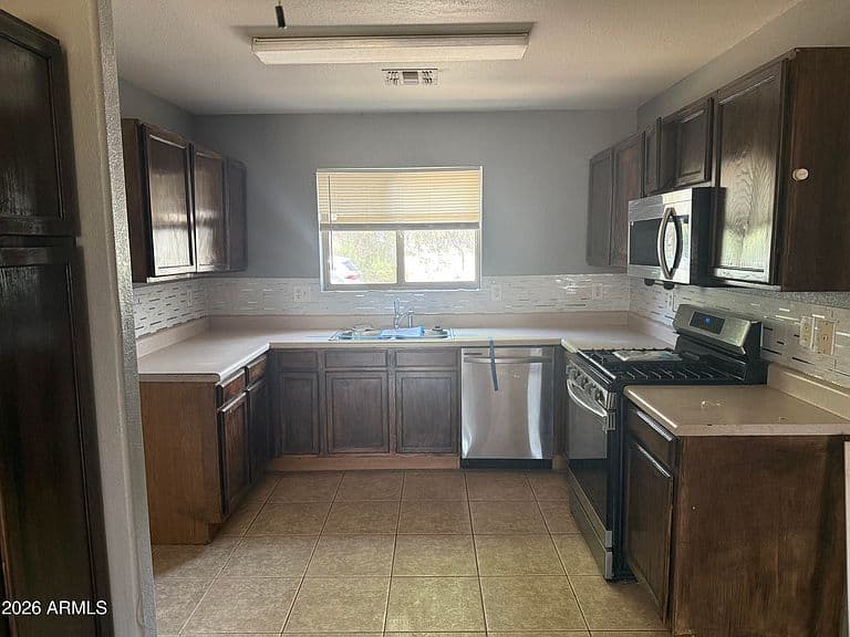 1033 E COWBOY COVE Trail photo 3