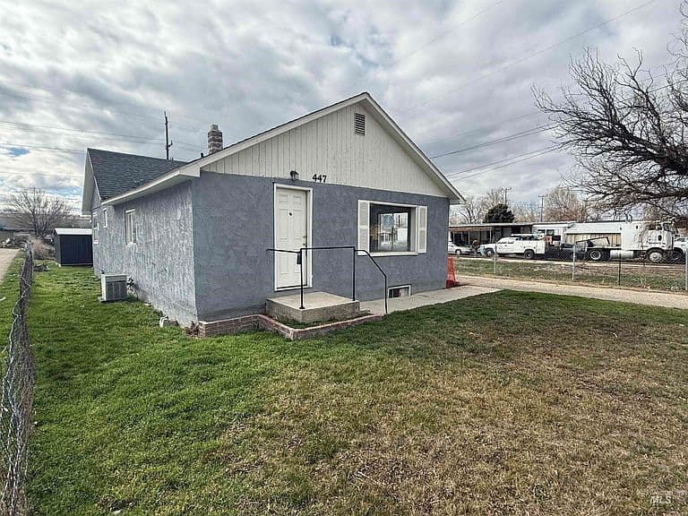 447 1st St N photo 2