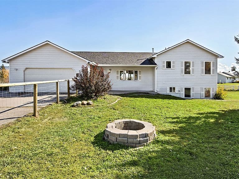 183 Courtyard Way photo 2