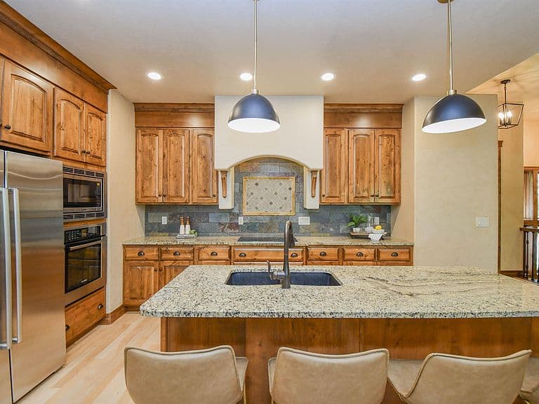 1325 W Wicklow Ct photo 2