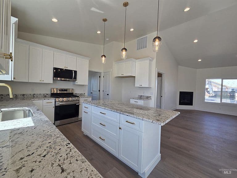 1503 Belle Dr photo 4