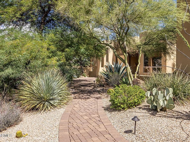 8400 E DIXILETA Drive #153 photo 2