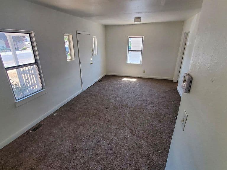319 Jackson St photo 5