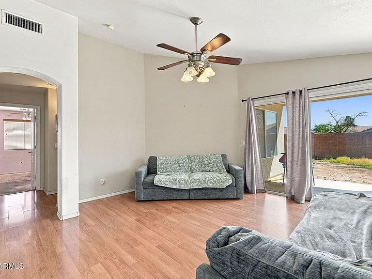 1807 S 82ND Drive photo 3