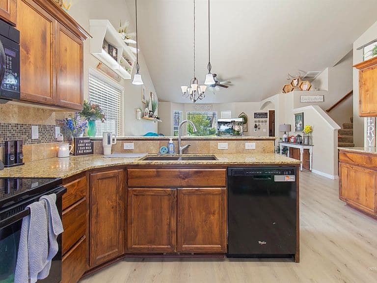 1068 Terra Ave photo 5