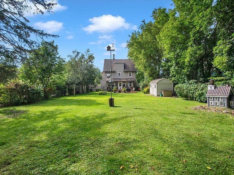 19 Brown Avenue photo 2