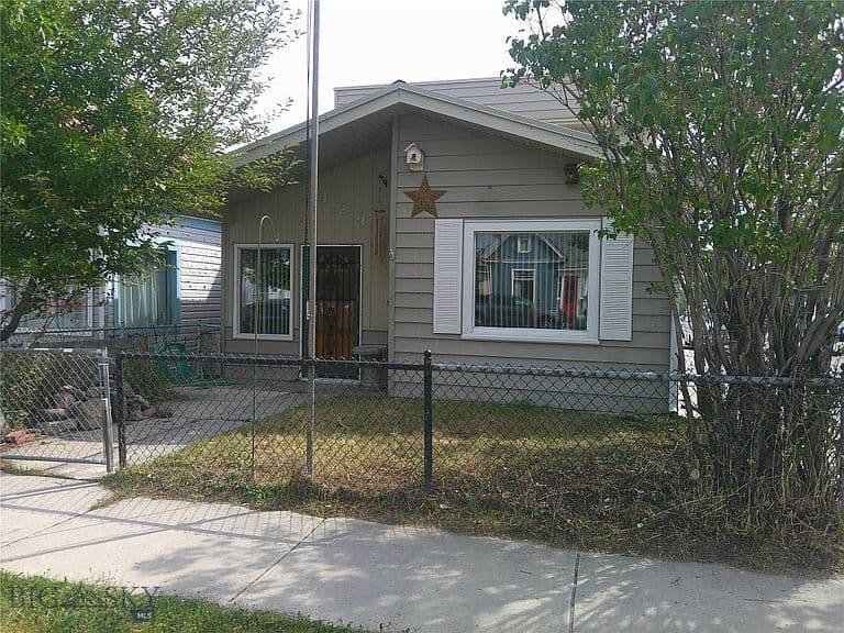 423 Alder St photo 1