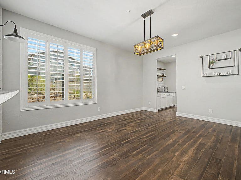 2349 N BEVERLY Place photo 4