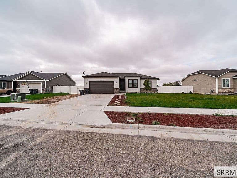 1245 Ernest Dr photo 4