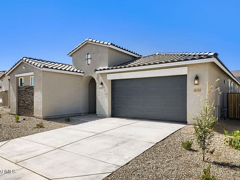 16742 W Spur Drive photo 2