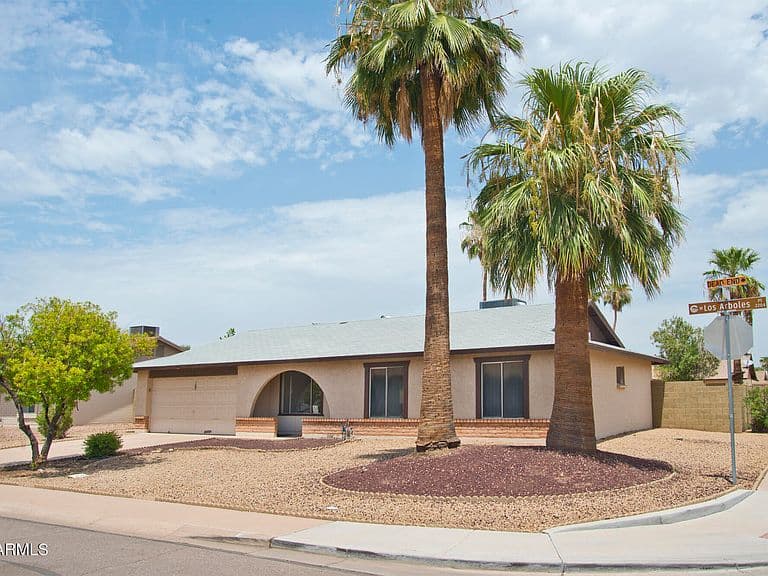 2204 W LOS ARBOLES Place photo 1