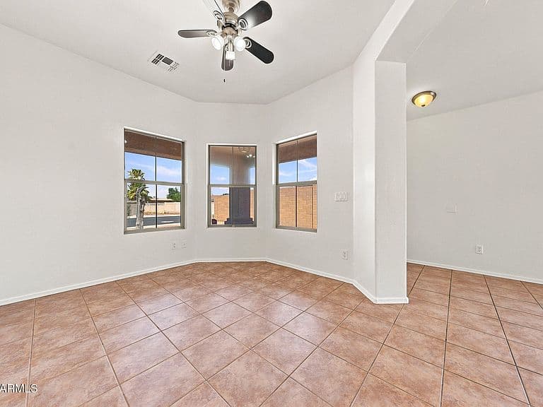 321 W HARWELL Road photo 5