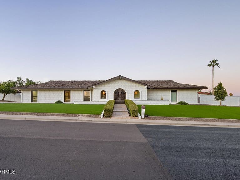 2404 E Mountain View Rd photo 3