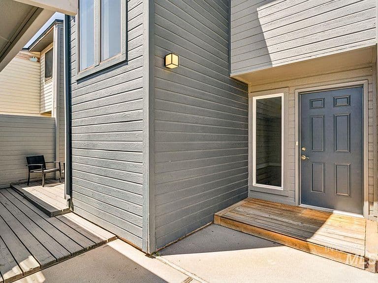 1496 W Storey St photo 4