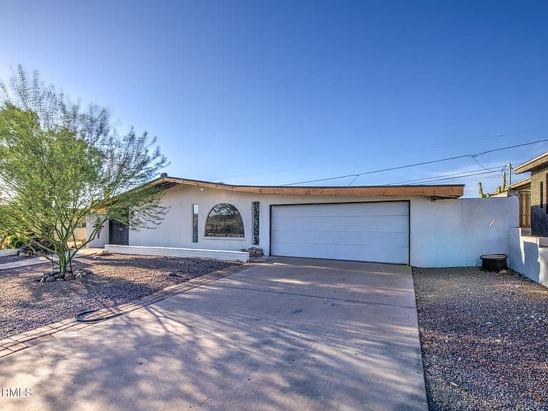 1340 E Townley Avenue photo 5
