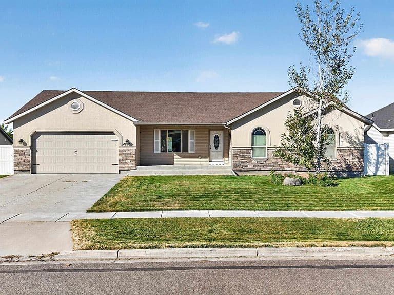 4865 Sabrina Dr photo 1