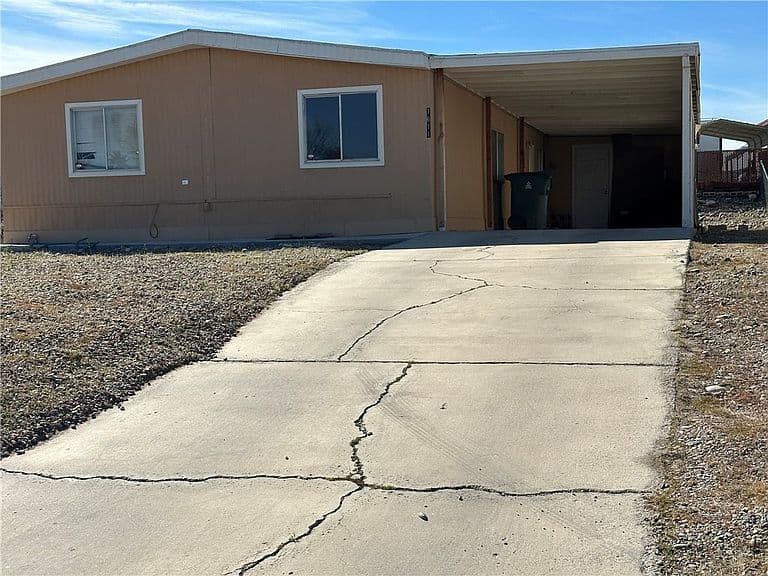 1611 Yale Dr photo 2