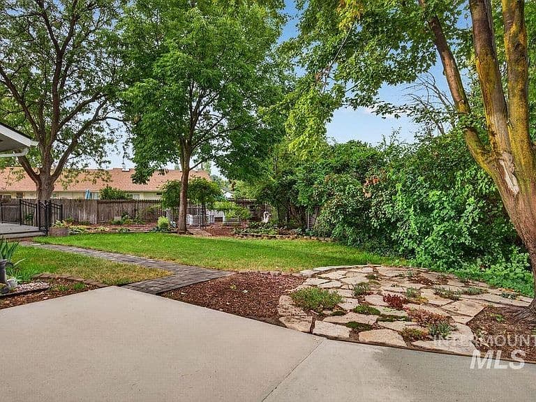 2239 N Carissa Pl photo 4