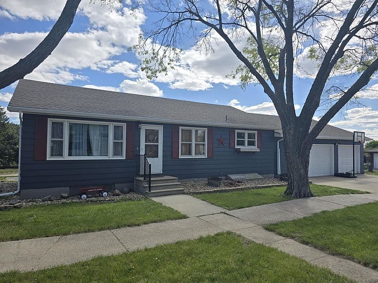 1019 E Erskine St photo 1