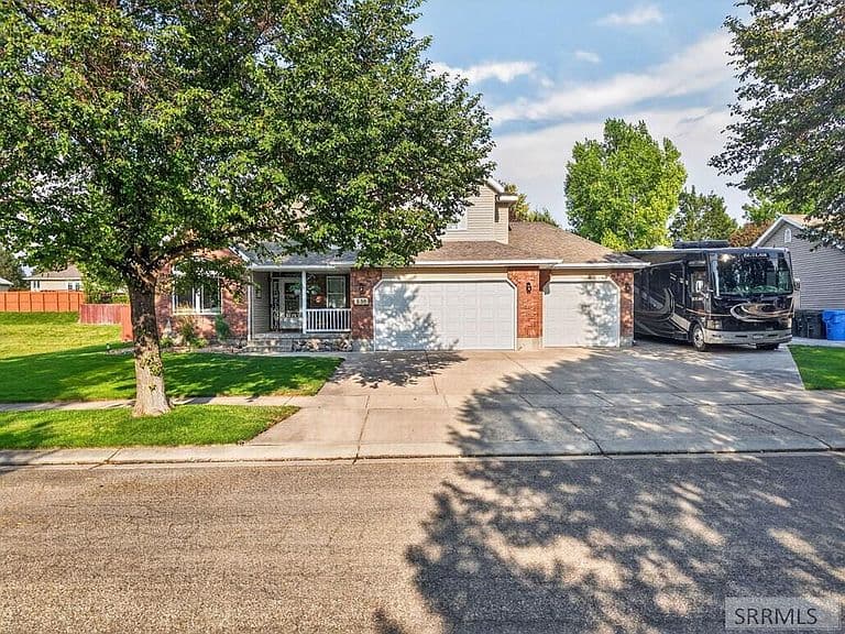 636 Gary St photo 2