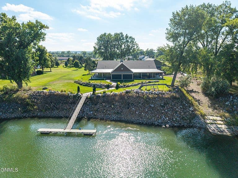 3228 River Dr N photo 2