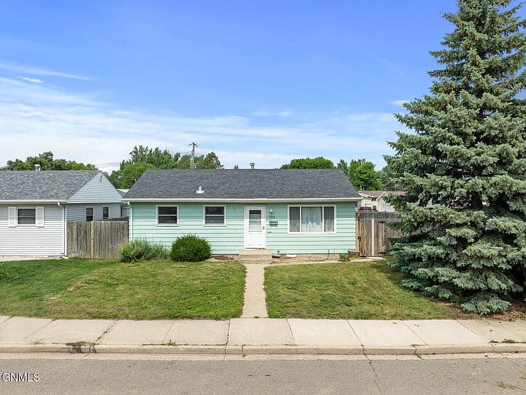 1925 8th Ave W photo 2