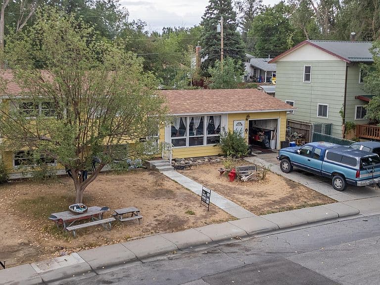 1421 Ivy Ln photo 1