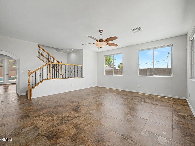 19003 N 28TH Street photo 4