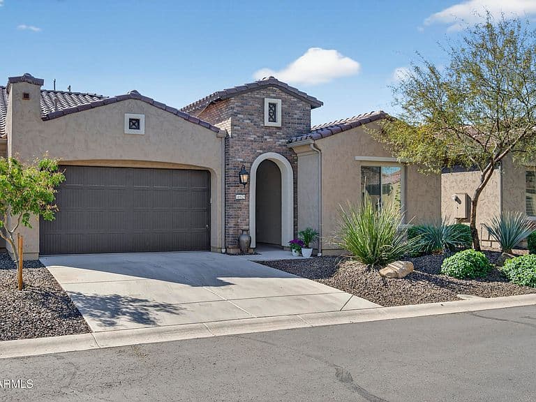 16925 W EARLL Drive W photo 2