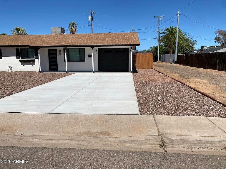6526 E OSBORN Road photo 2