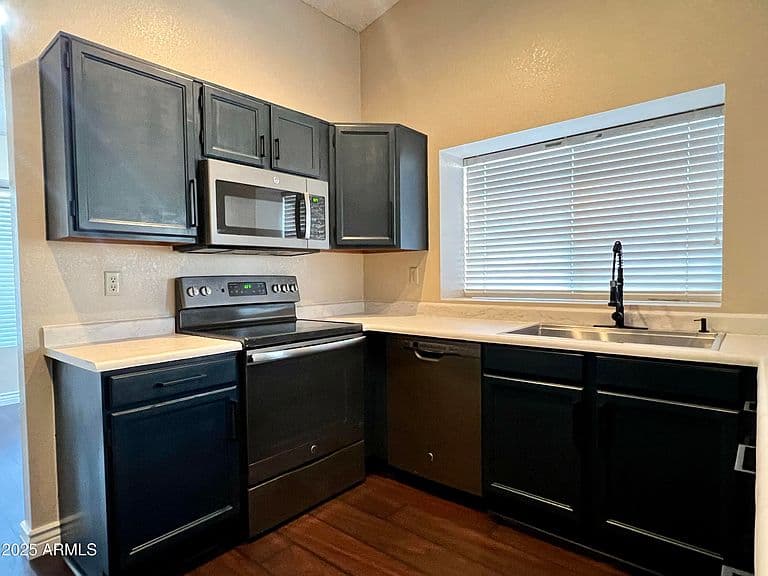 13643 S 36th Way photo 4