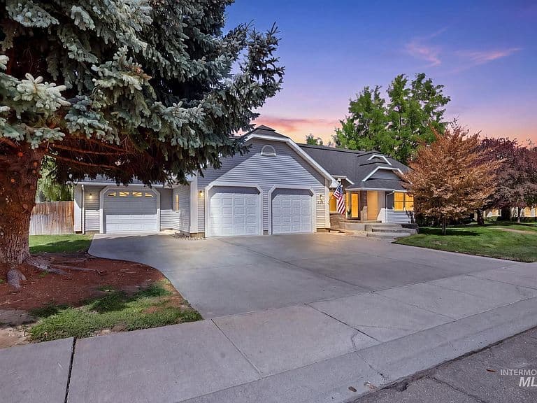 2047 Candlewood Cir photo 4