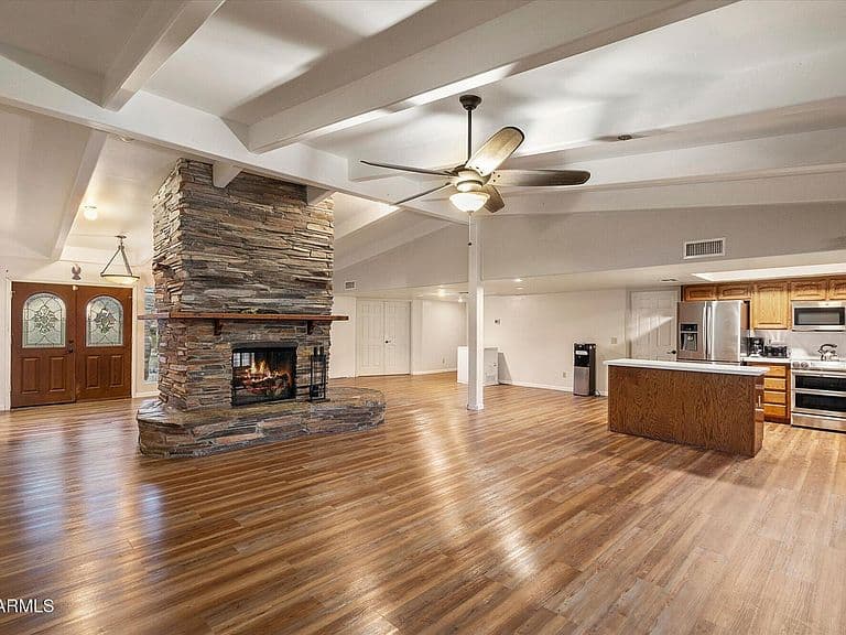 1024 E SADDLE MOUNTAIN Road photo 4