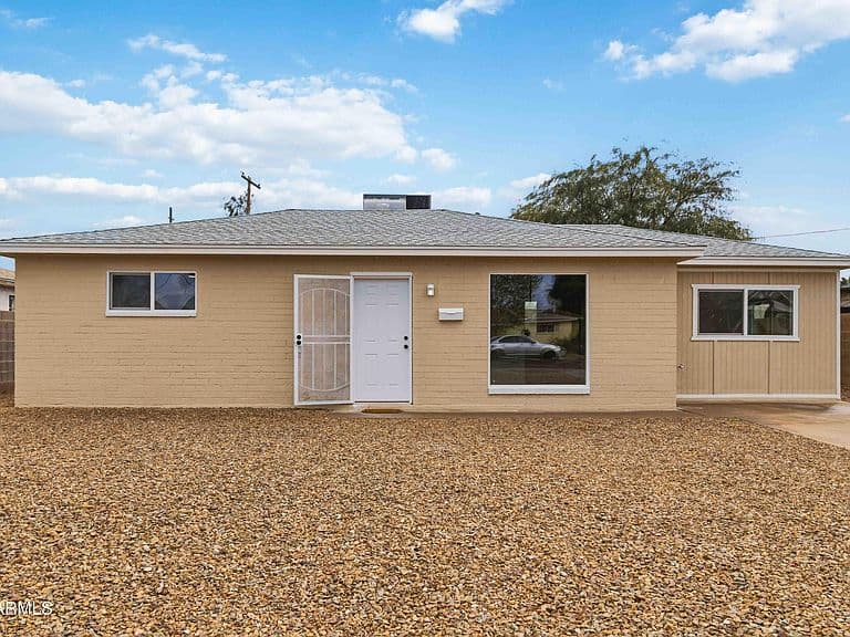 3001 W Loma Ln photo 1