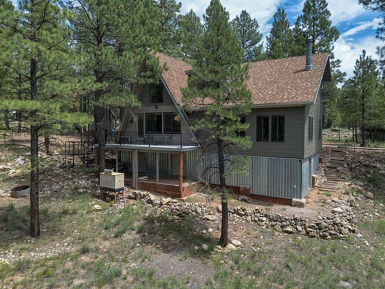 568 Jacks Canyon Dr photo 2