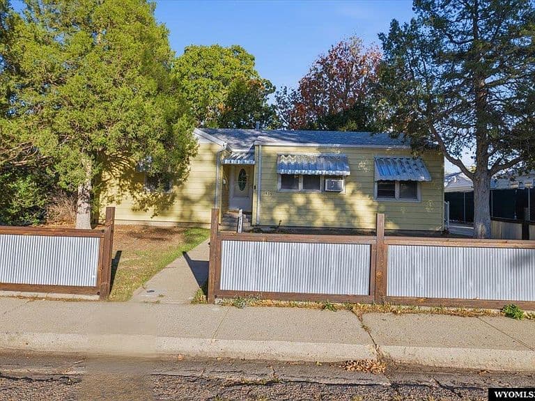 1435 S Maple St photo 3