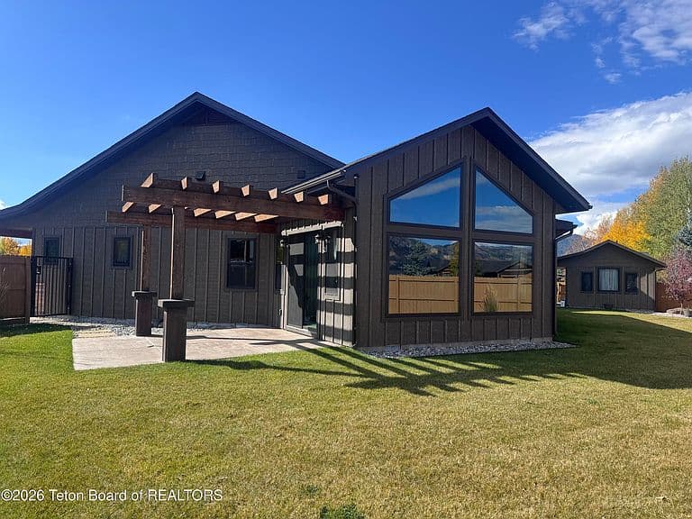 444 River View Dr photo 4