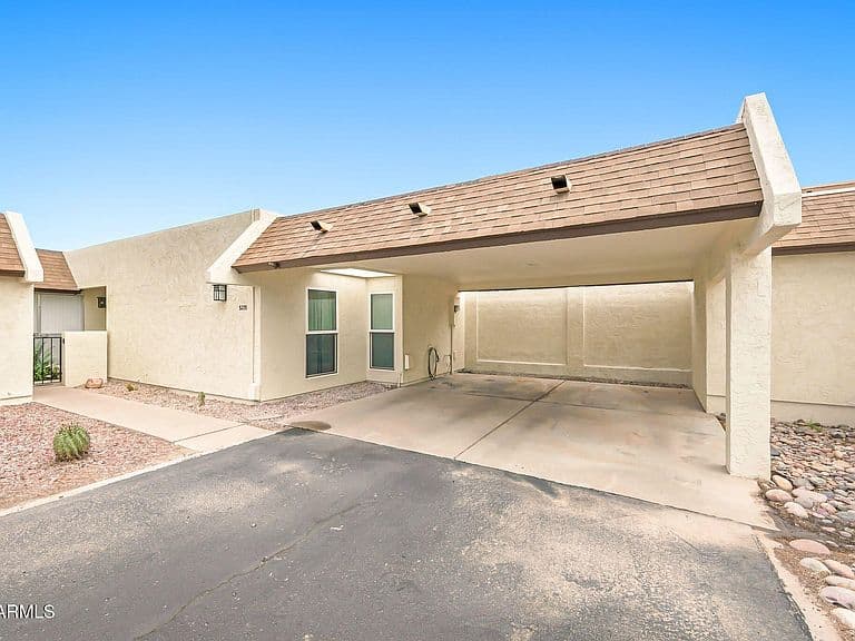 5205 S Hazelton Lane photo 3