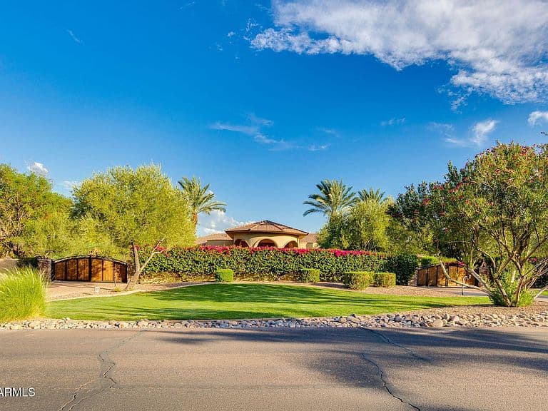 4807 E CRYSTAL Lane photo 3