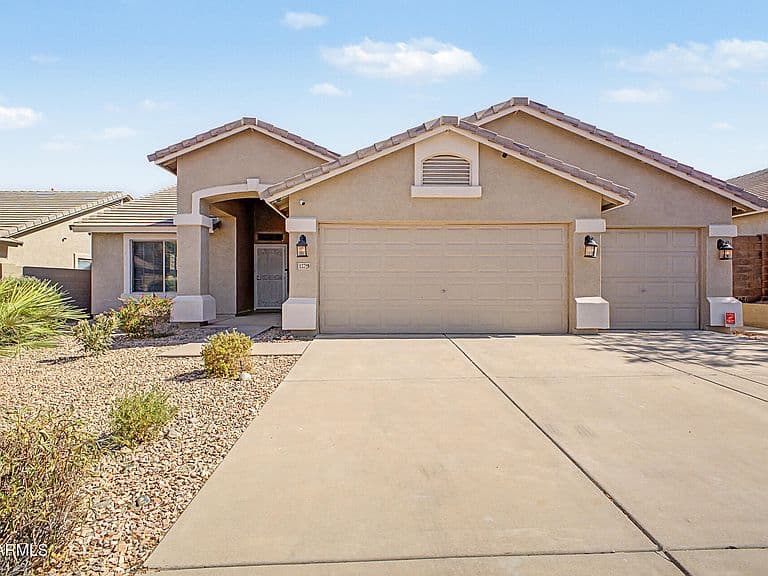 13729 W LUKE Avenue photo 1