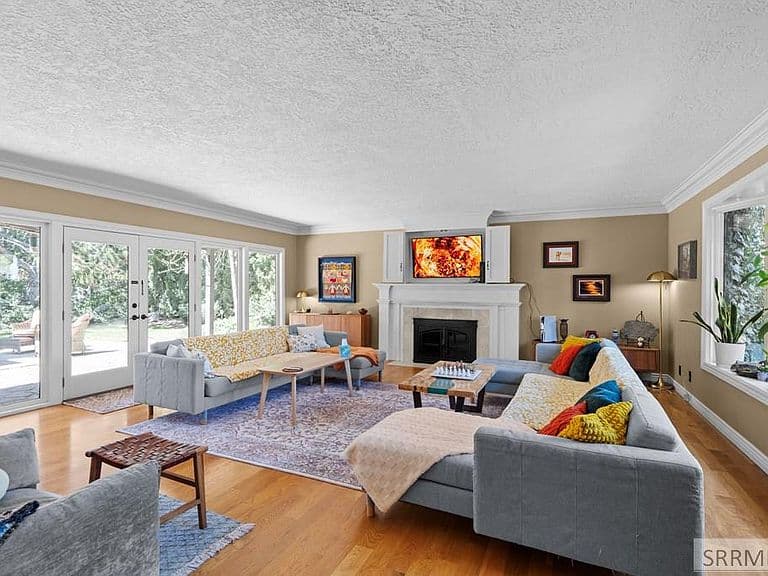 445 Gustafson Dr photo 5