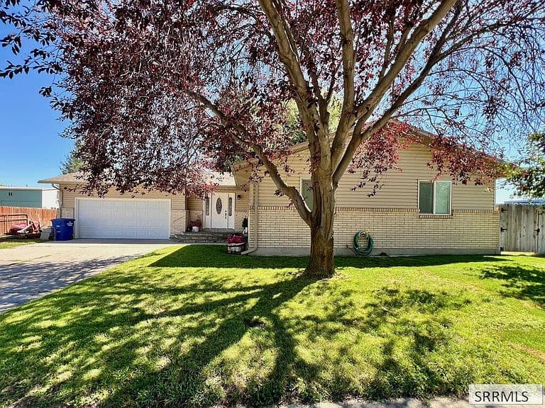 2 Brandon Dr photo 1