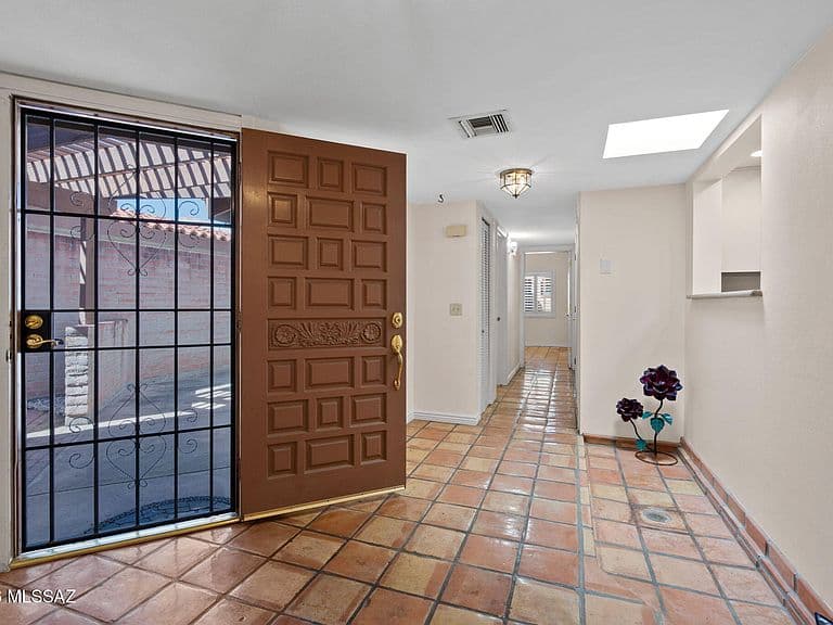 2000 E Campbell Ter photo 4