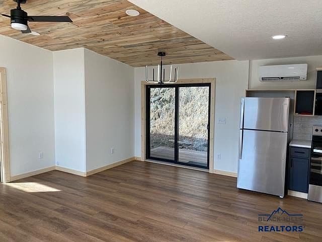 515 Pine Ave photo 5