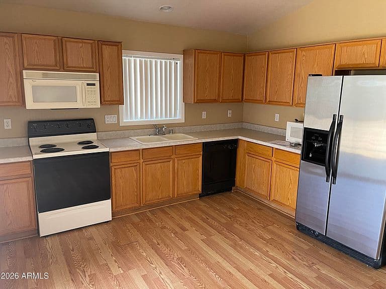 12802 W Myer Lane photo 4