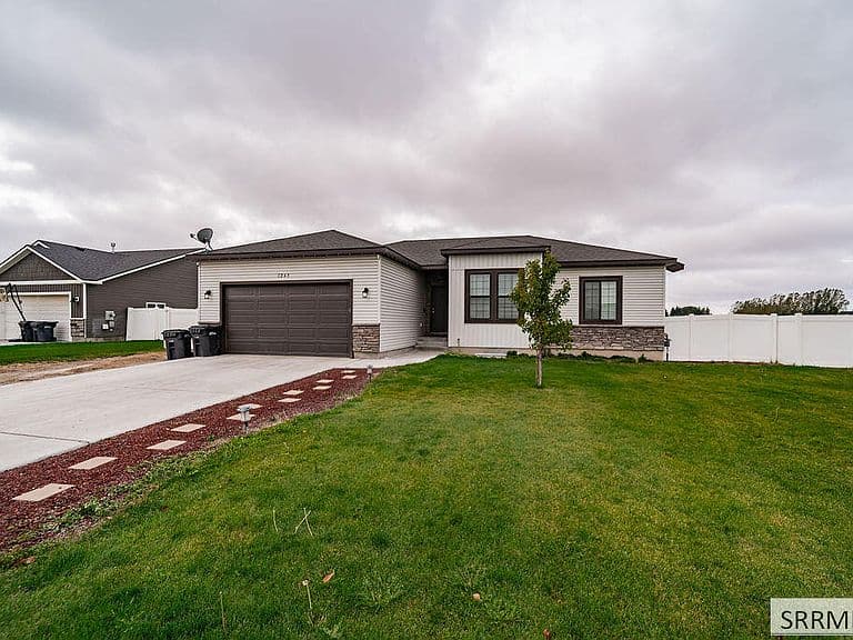 1245 Ernest Dr photo 5
