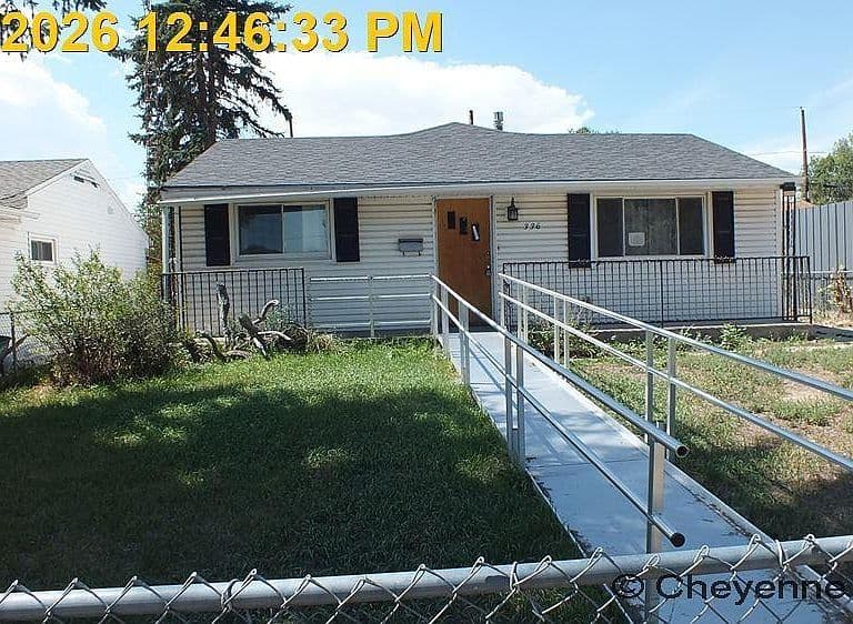 336 Cribbon Ave photo 2