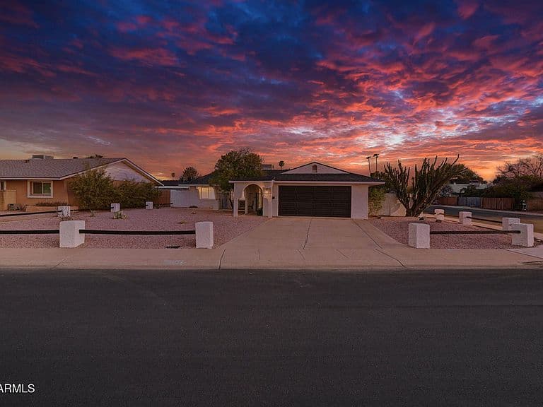 1703 E Laguna Drive photo 2
